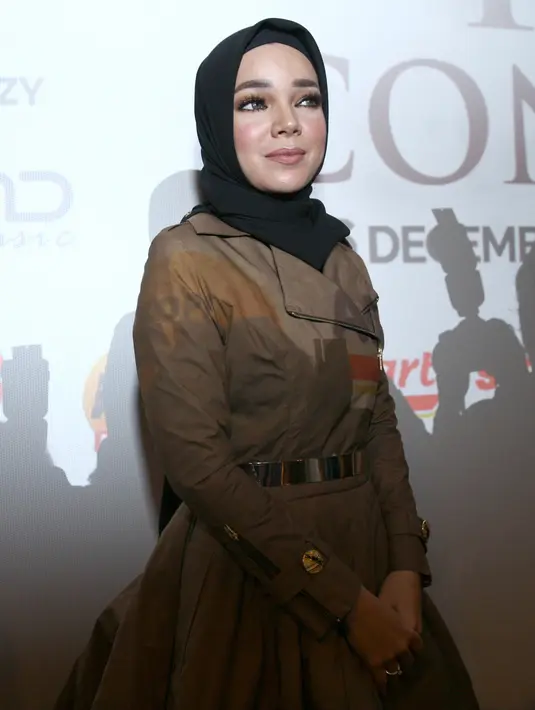 Dengan digelarnya konser tersebut sebelum filmnya hadir di seluruh bioskop tanah air, Dewi Sandra berharap konser yang melibatkan banyak musisi hebat ini menjadi pertanda untuk filmnya nanti. (Nurwahyunan/Bintang.com)