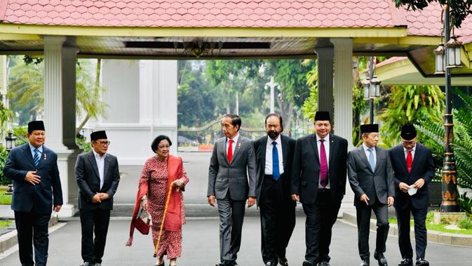Presiden Joko Widodo berjalan kaki bersama Megawati Soekarnoputri, Prabowo Subianto, Airlangga Hartarto, Muhaimin Iskandar, Surya Paloh, Zulkifli Hasan, dan Suharso Monoarfa menuju Istana Negara untuk menghadiri pelantikan menteri dan wakil menteri, Jakarta, Rabu, 15 Juni 2022. (Foto: Laily Rachev - Biro Pers Sekretariat Presiden)