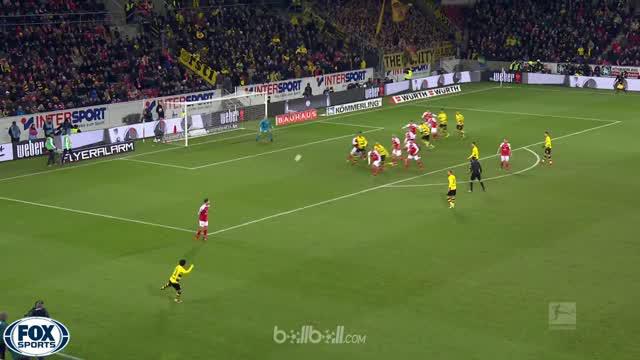 Video highlights Bundesliga antara Mainz Vs Borussia Dortmund yang berakhir dengan skor 0-2. This video is presented by Ballball.