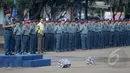 KSAL Laksamana TNI Ade Supandi S.E memimpin upacara di Markas Komando Armada Barat TNI AL, Jakarta, Selasa (24/2/2015). Penghargaan diberikan kepada mereka yang berjasa dalam misi pencarian korban pesawat Air Asia QZ 8501. (Liputan6.com/Faizal Fanani)