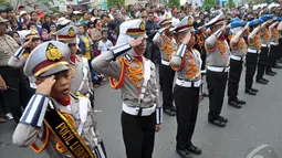 Para polisi cilik tersebut merupakan bagian dari peserta karnaval yang melambangkan pengawalan petugas keamanan dalam acars tersebut, Lubuklinggau, (17/10/14). (Liputan6.com/Miftahul Hayat)