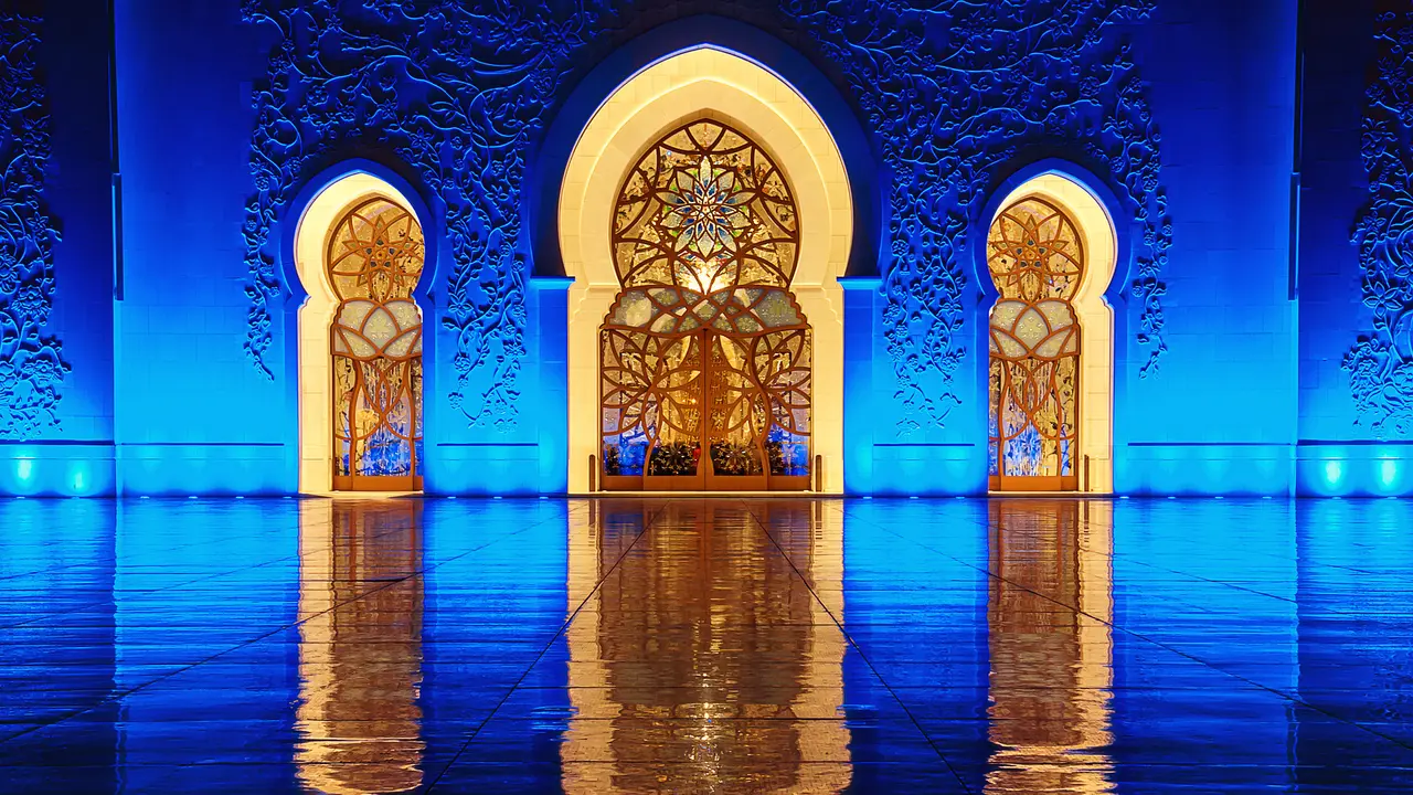 Ilustrasi Masjid Energi Net-Zero Pertama di Abu Dhabi yang dibuka saat Ramadan. [Dok. depositphotos.com]