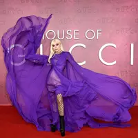 Lady Gaga mengenakan gaun terbaru dari Gucci saat menghadiri premiere House of Gucci (instagram/gucci)