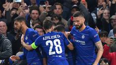 Perayaan gol Ruben Loftus Cheek pada leg kedua Liga Europa yang berlangsung di Stadion Stamford Bridge, London, Jumat (10/5). Chelsea menang 4-3 atas Eintracht Frankfurt lewat adu penalti. (AFP/Oliver Greenwood)
