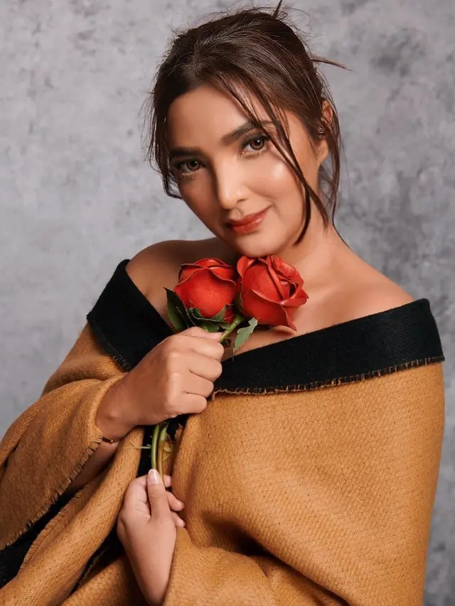 7 Gaya Pemotretan Ashanty dengan Makeup Flawless, Tetap Menawan