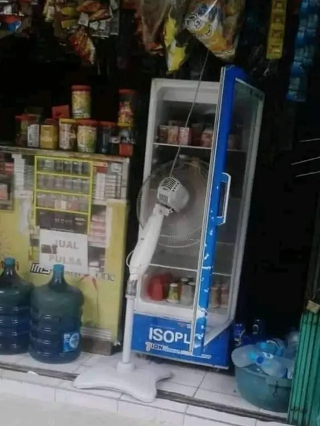 6 Momen Nyeleneh yang Terjadi di Warung Ini Absurd, Enggak Habis Pikir