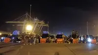 Pemudik Membludak, Pelabuhan Indah Kiat Jadi Lahan Parkir Menuju Merak. (Sabtu, 29/03/2025). (Yandhi Deslatama/Liputan6.com).