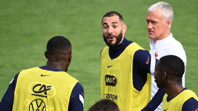 Foto Piala Eropa: Kemesraan Didier Deschamps dan Karim Benzema dalam Sesi Latihan Timnas Prancis Jelang Euro 2020