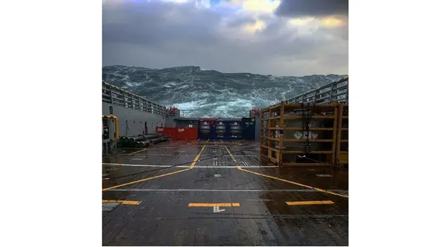 6 Potret Mengerikan yang Diambil Orang saat Bekerja di Laut, Penuh Tantangan