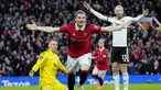 Gelandang Manchester United (MU) Marcel Sabitzer berselebrasi setelah mencetak gol kedua timnya ke gawang Fulham pada perempat final Piala FA 2022/2023 di Old Trafford, Senin (20/3/2023). (AP Photo/Jon Super)