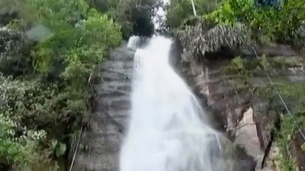 VIDEO: Menikmati Libur Akhir Tahun di Negeri 1000 Air Terjun