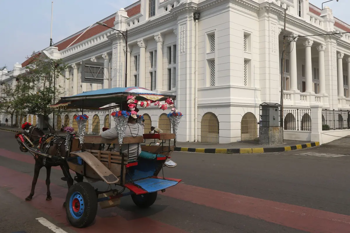 FOTO: Kawasan Sekitar Kota Tua Mulai Ramai Dikunjungi Warga