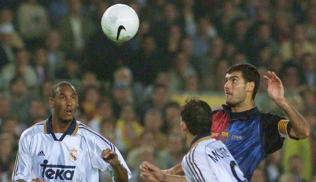 Selepas kepergian Gheorghe Popescu ke Galatasaray pada 1997, Pep Guardiola ditunjuk menjadi kapten tim dan langsung membawa klub asal Catalan itu menjadi juara LaLiga dua musim beruntun. (Foto: AFP/Christophe Simon)