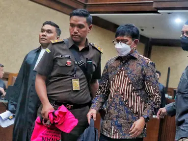 Mantan Menteri Komunikasi dan Informatika (Menkominfo) Johnny G. Plate saat mengikuti persidangan di Gedung Pengadilan Tindak Pidana Korupsi (Tipikor) Jakarta Pusat, Selasa (4/7/2023). Pada persidangan kali ini, Johnny G. Plate menyampaikan nota keberatan atas dakwaan Jaksa Penuntut Umum (JPU) dari Kejaksaan Agung (Kejagung). (Liputan6.com/Angga Yuniar)