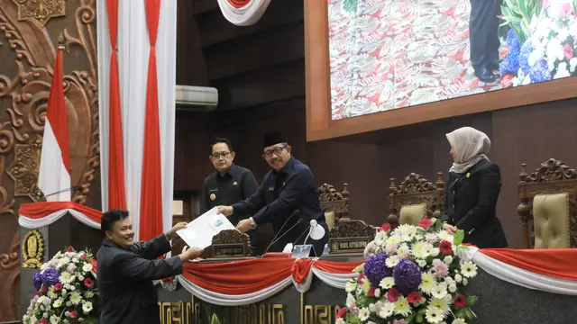 Raperda Perubahan Atas Peraturan Daerah Provinsi Jawa Timur Nomor 6 Tahun 2019 tentang Rencana Umum Energi Daerah Provinsi Jawa Timur Tahun 2019 - 2050, di Surabaya. (Dian Kurniawan/Liputan6.com)