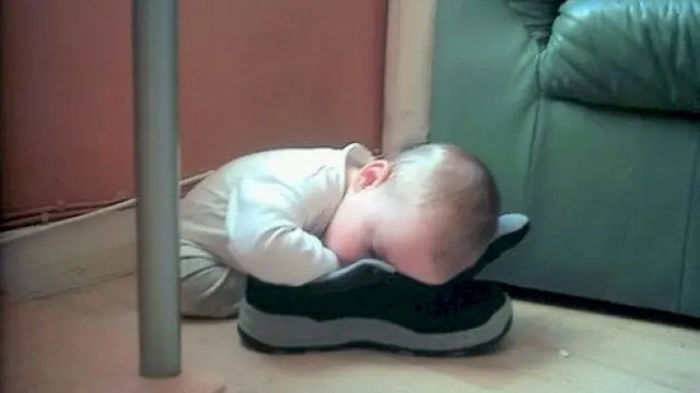 7 Potret Pose Anak saat Tidur di Berbagai Tempat Ini Bikin Geleng Kepala