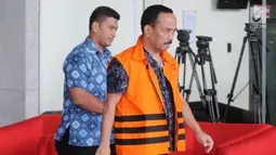 Wali Kota nonaktif Blitar Muhammad Samanhudi Anwar usai pemeriksaan di Gedung KPK, Kamis (26/7). Samanhudi diperiksa sebagai tersangka untuk melengkapi berkas kasus suap ijon proyek pembangunan sekolah lanjutan pertama di Blitar  (Merdeka.com/Dwi Narwoko)