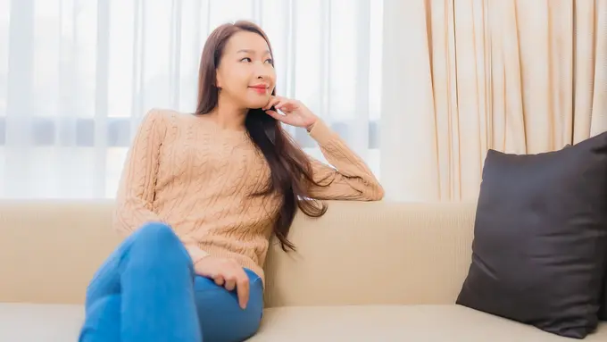 wanita agustus yang tetap tenang saat menghadapi cobaan