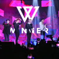 WINNER sukses buat fans histeris sebagai penutup ON OFF FESTIVAL. (Adrian Putra/Fimela.com)