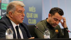 Presiden Barcelona,&nbsp;Joan Laporta, mengumumkan resmi memecat Xavi Hernandez sebagai pelatih pada Kamis (24/5/2024) malam WIB. (AFP/Lluis Gene)