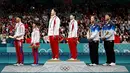 “Sebuah swafoto dengan bendera nasional kedua Korea dan ponsel Samsung,” kata harian JongAng Ilbo yang banyak dibaca orang, yang terbit di Korea Selatan. (JUNG Yeon-je / AFP)