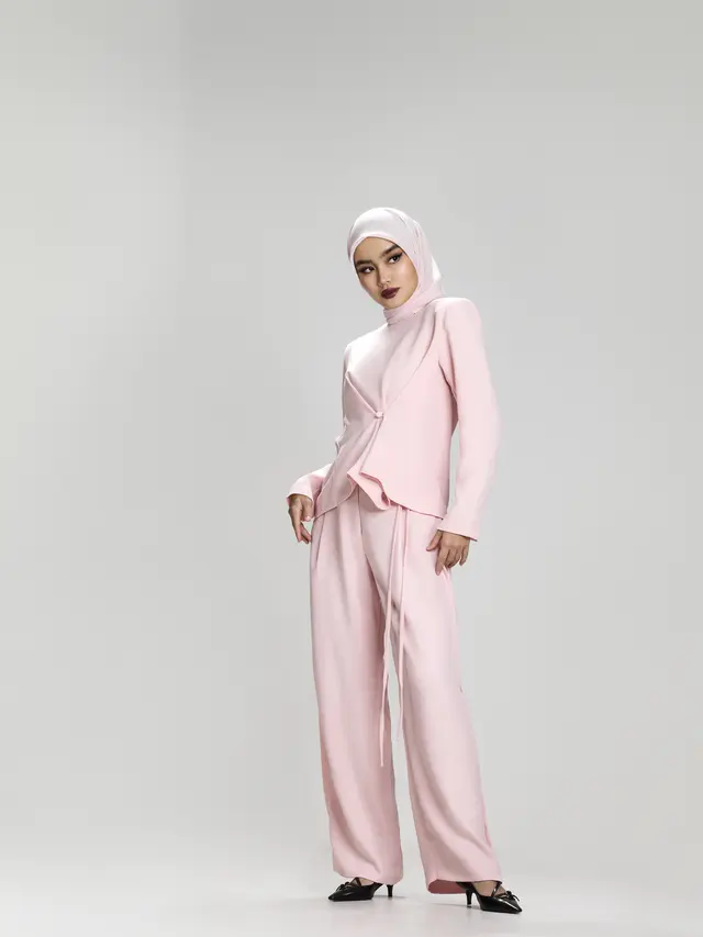 Modern Stature, Outfit Ngantor yang Modern dan Stylish dari Lafiye