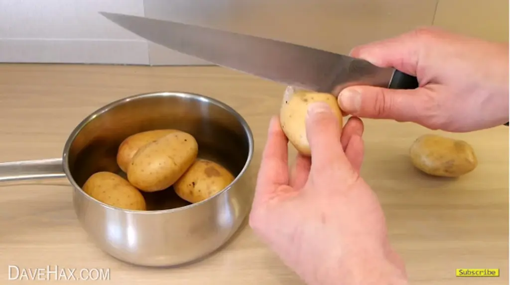 Tips Masak: Cara Mengupas Buah yang Benar. (Foto: YouTube.com)