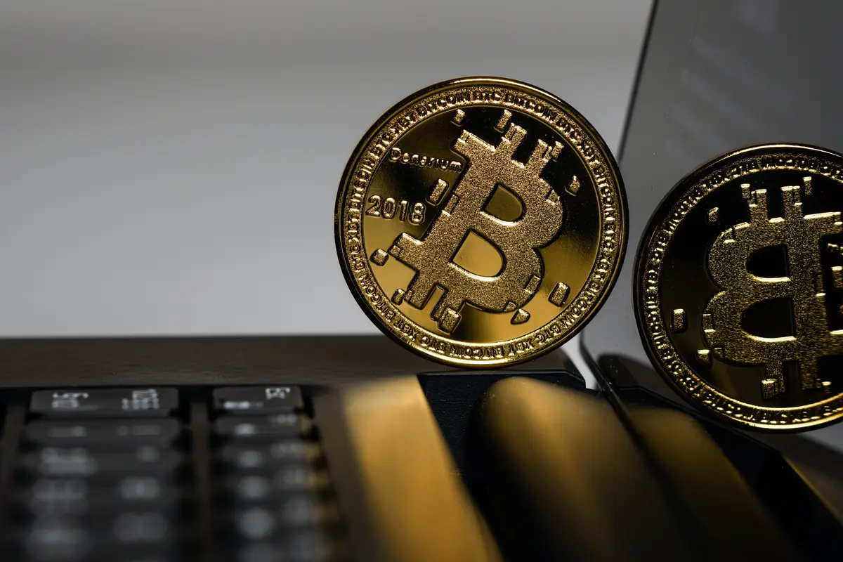 Ilustrasi bitcoin (Foto: Unsplash/Aleksi Raisa)