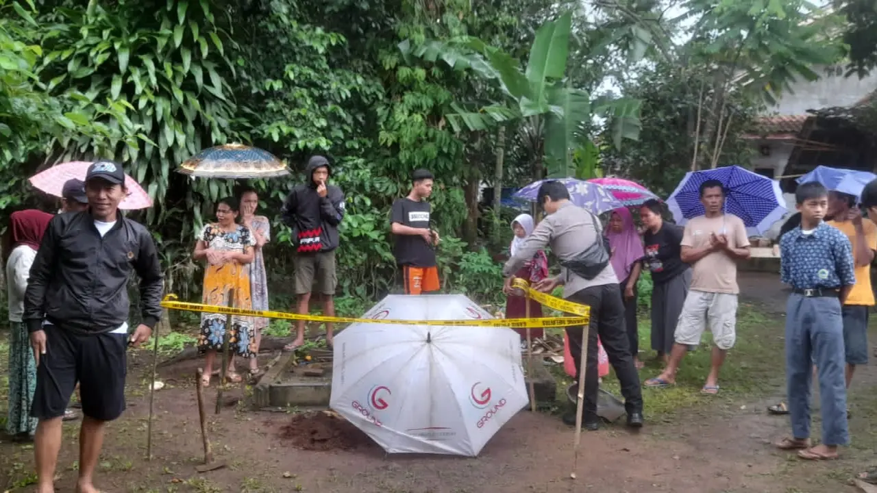 Geger penemuan makam bayi. (Kamis, 25/01/2024). (Polresta Serkot).