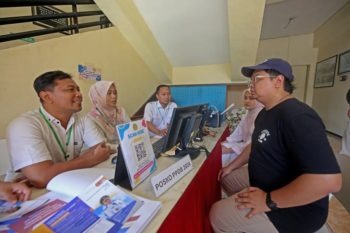 Dispendik Surabaya membuka posko PPDB untuk permuda masyarakat mendaftar. (Istimewa)