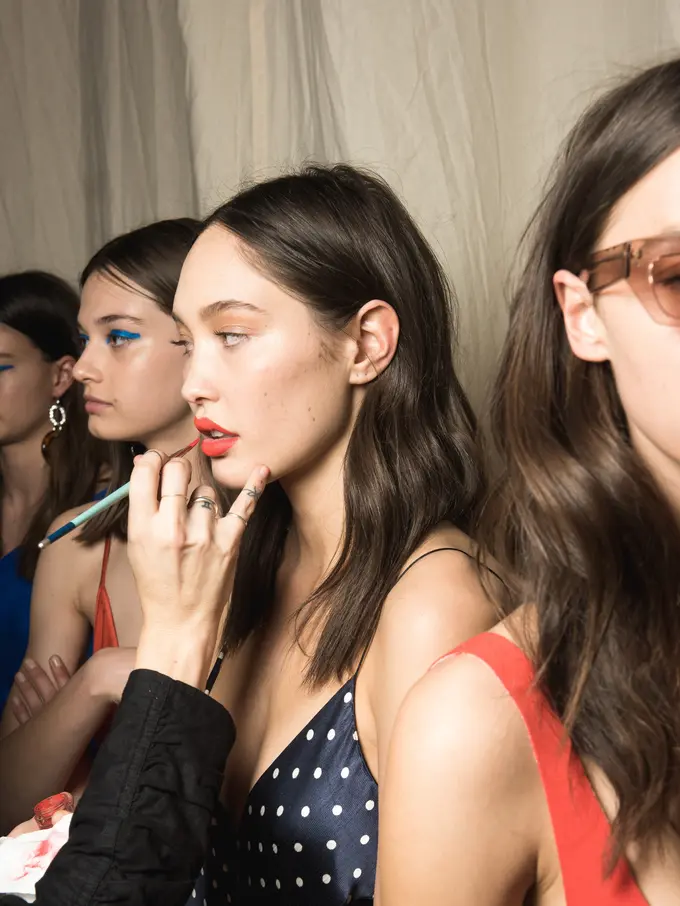 5 Kesalahan dalam mengaplikasikan makeup yang menyebabkan jerawat