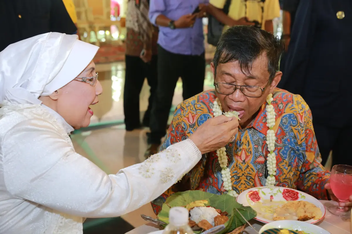 [Bintang] Nani Wijaya dan Ajip Rosidi
