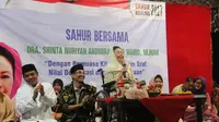 Istri Presiden ke-4 RI Abdurrahman Wahid, Sinta Nuriyah mengikuti sahur bersama di Pendopo Dipokusumo, Purbalingga, Jawa Tengah, Minggu (4/6/2017) malam. (Liputan6.com/Gun ES)