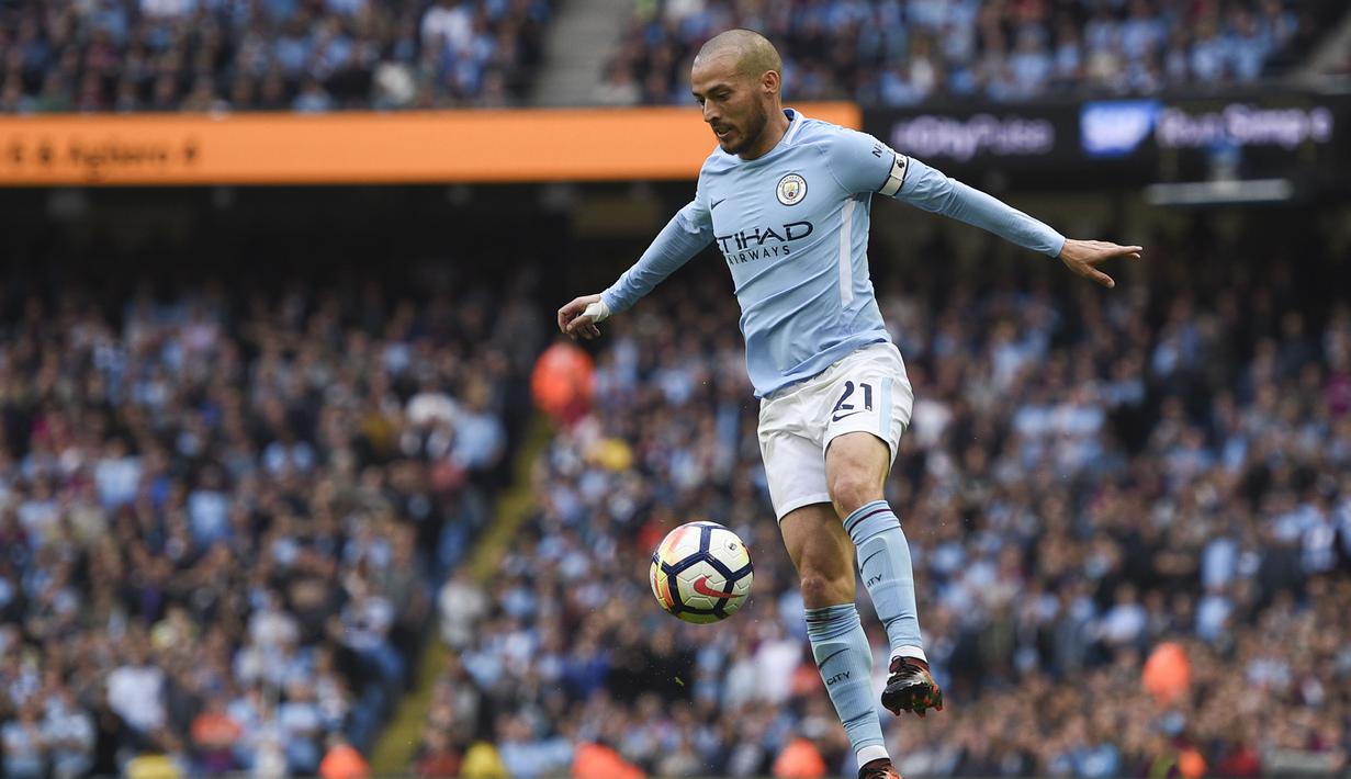Pemain Manchester City, David Silva memimpin puncak klasemen pemain dengan assists terbnyak hingga pekan ke-11. Total Silva telah melakukan tujuh kali assists untuk timnya.  AFP/Oli Scarff)