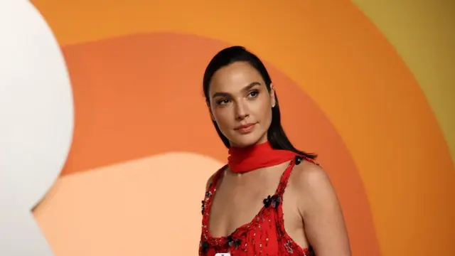 Benarkah Gal Gadot Tolak Umumkan Film No Other Land Menang di Oscar 2025?  (Michael Tran / AFP)