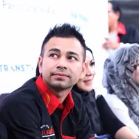 Dalam acara itu, ia mengungkapkan bahwa semepet apapun dengan jadwalnya yang padat, ia berusaha untuk hadir. Padahal sore harinya ia masih mengisi sebuah acara lagi. (Andy Masela/Bintang.com)