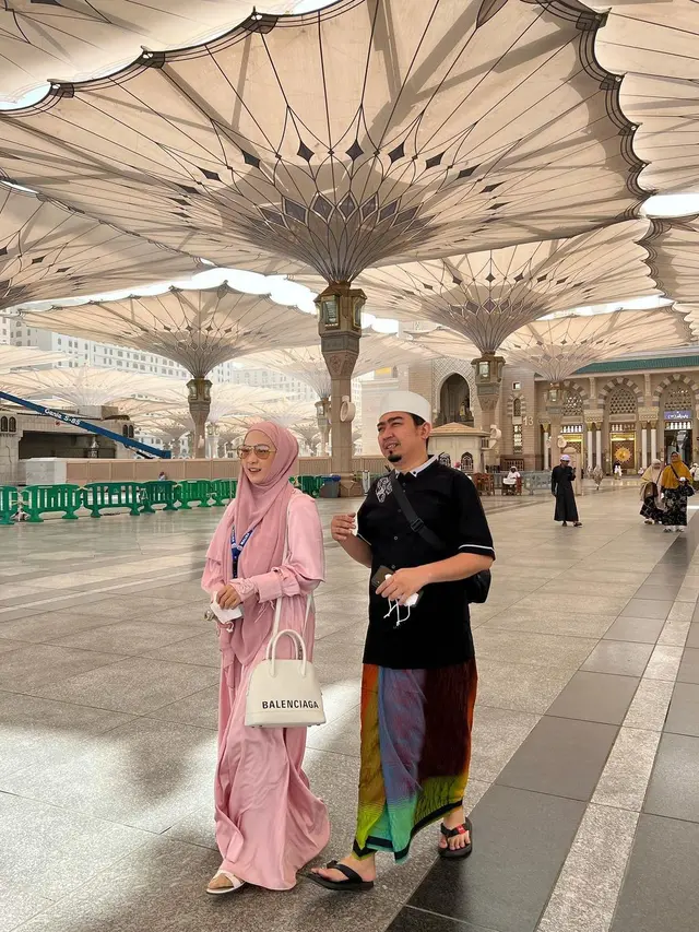 April Jasmine dan ustaz Solmed. (Foto: Dok. Instagram @apriljasmine85)