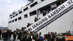 Citizen6, Jakarta: Kapal perang TNI AL dari jajaran Kolinlamil, KRI Tanjung Kambani-971 menarik pasukan TNI yang telah bertugas menjaga perbatasan RI dan Papua Nugini ke kesatuan induknya, Rabu (1/8). (Pengirim: Kadispen Kolinlamil).