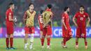 <p>Pemain Timnas Indonesia, Kevin Diks (kedua kiri) saat akan menyanyikan lagu Indonesia Pusaka setelah laga lanjutan putaran ketiga Grup C Kualifikasi Piala Dunia 2026 melawan Jepang di Stadion Utama Gelora Bung Karno (SUGBK), Senayan, Jakarta, Jumat (15/11/2024). (Bola.com/Bagaskara Lazuardi)</p>