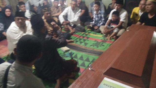 Dua Anak Ade Jigo Meminta Pulang dan Panggil-Panggil Bunda