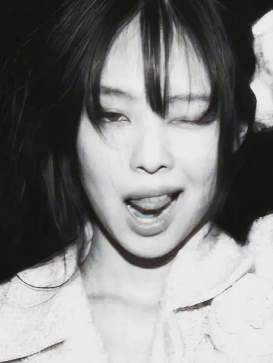 Di tahun 2022, Jennie BLACKPINK membuat sejarah menjadi idol K-Pop pertama yang tampil sebagai bintang sampul ELLE USA. Kini, ia menorehkan prestasinya dengan tampil sebagai bintang sampul salah satu majalah terbesar di industri mode. [Foto: Instagram]