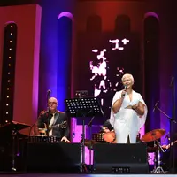 Hari pertama gelaran Java Jazz Festival (JJF) 2017 makin dipenuhi pengunjung. Makin malam, suasa makin ramai. Banyak musisi ikut meramaikan acara yang berlangsung di JIExpo Kemayoran, Jakarta Utara, Jumat (3/3). (Adrian Putra/Bintang.com)