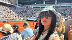 Inilah potret Raline Shah saat menghadiri pertandingan tenis di Rolland Garros, Perancis. Wanita 38 tahun ini terlihat menawan meski harus kepanasan. Raline Shah punya ketertarikan sendiri dengan olahraga tenis. (Liputan6.com/IG/ralineshah)