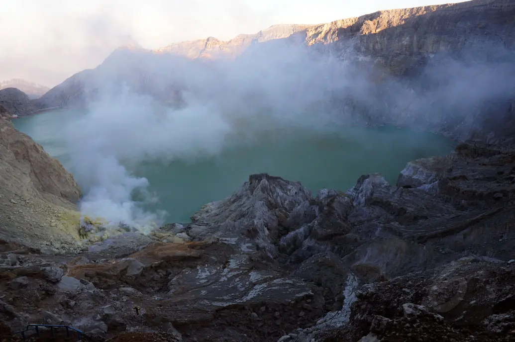 Panorama keindahan kawah Gunung Ijen, Jawa Timur, (20/10/2014). (Liputan6.com/Helmi Fithriansyah)