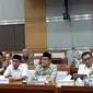 Ketua Tim Pengawas Pelaksanaan Ibadah Haji, Muhaimin Iskandar alias Cak Imin,&nbsp;dalam konferensi pers yang digelar untuk menjelaskan permasalahan kuota haji tahun 2024 di Ruang Sidang Komisi VIII DPR RI, Senayan, Jakarta, Senin (1/7/2024). (Merdeka.com/Alma Fikhasari)