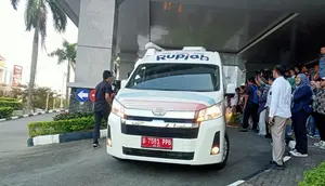Mobil kas keliling dari Bank Indonesia untuk melayani penukaran uang. Foto: liputan6.com/ajang nurdin&nbsp;