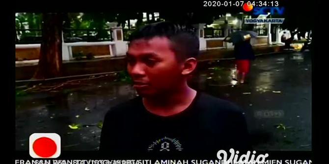 VIDEO: Pemkot Surabaya Beri Santunan kepada Keluarga Korban yang Tewas Tertimpa Pohon