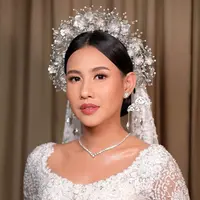 Shenina Cinnamon tampil anggun di hari bahagianya. Intip detail makeup look-nya. [@
sheninacinnamon/@marlenehariman].