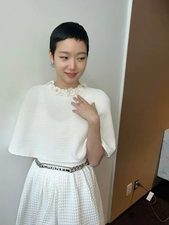 Gaya Kim Go Eun Selama Toronto International Film Festival. [@stylist_eel]