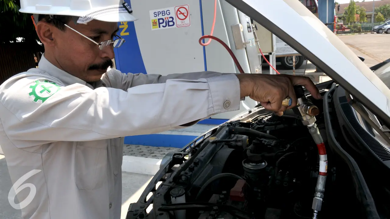 20150908-Mobil Berbahan Bakar Gas-Jakarta